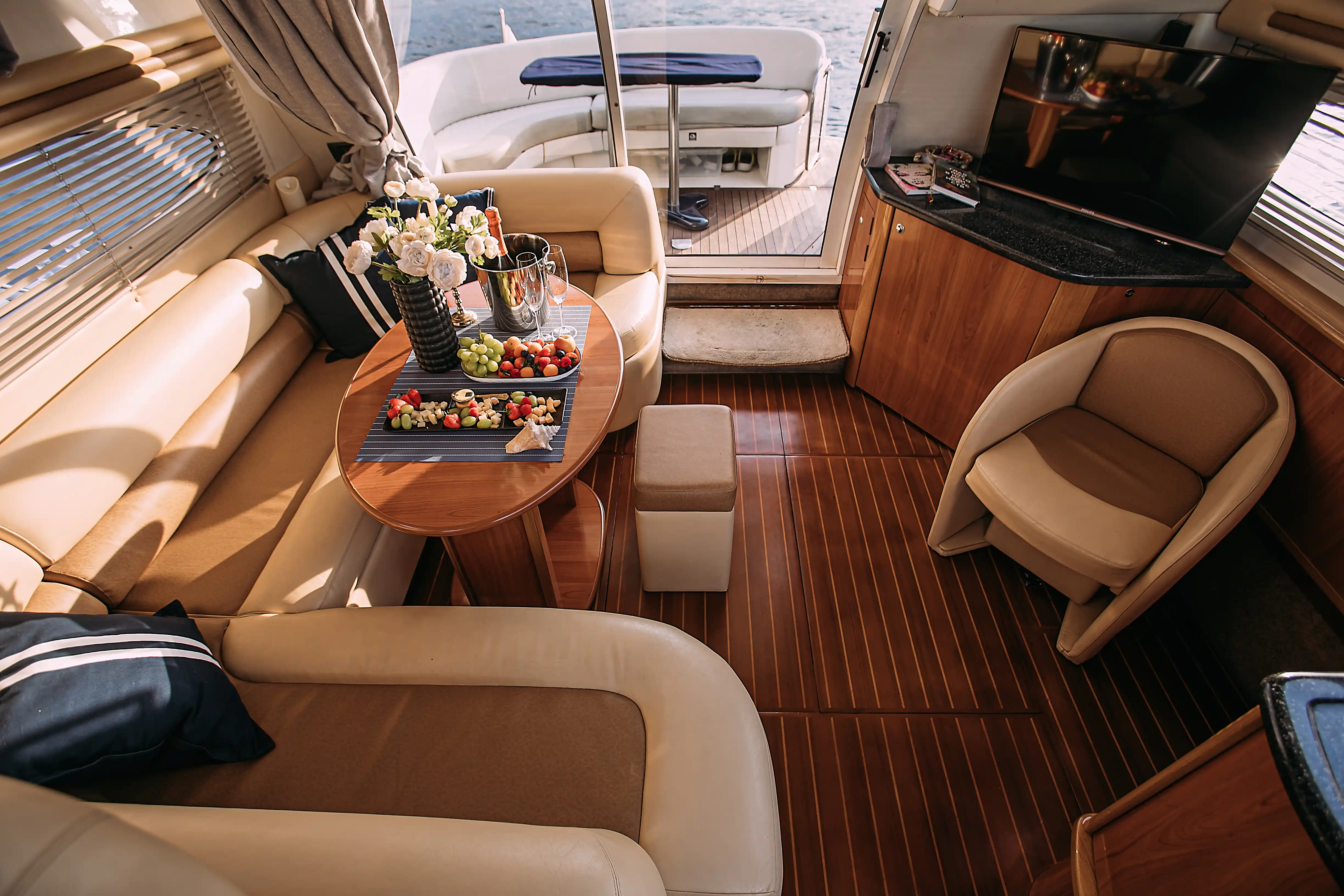 Яхта Sealine 39 AMO image- 24